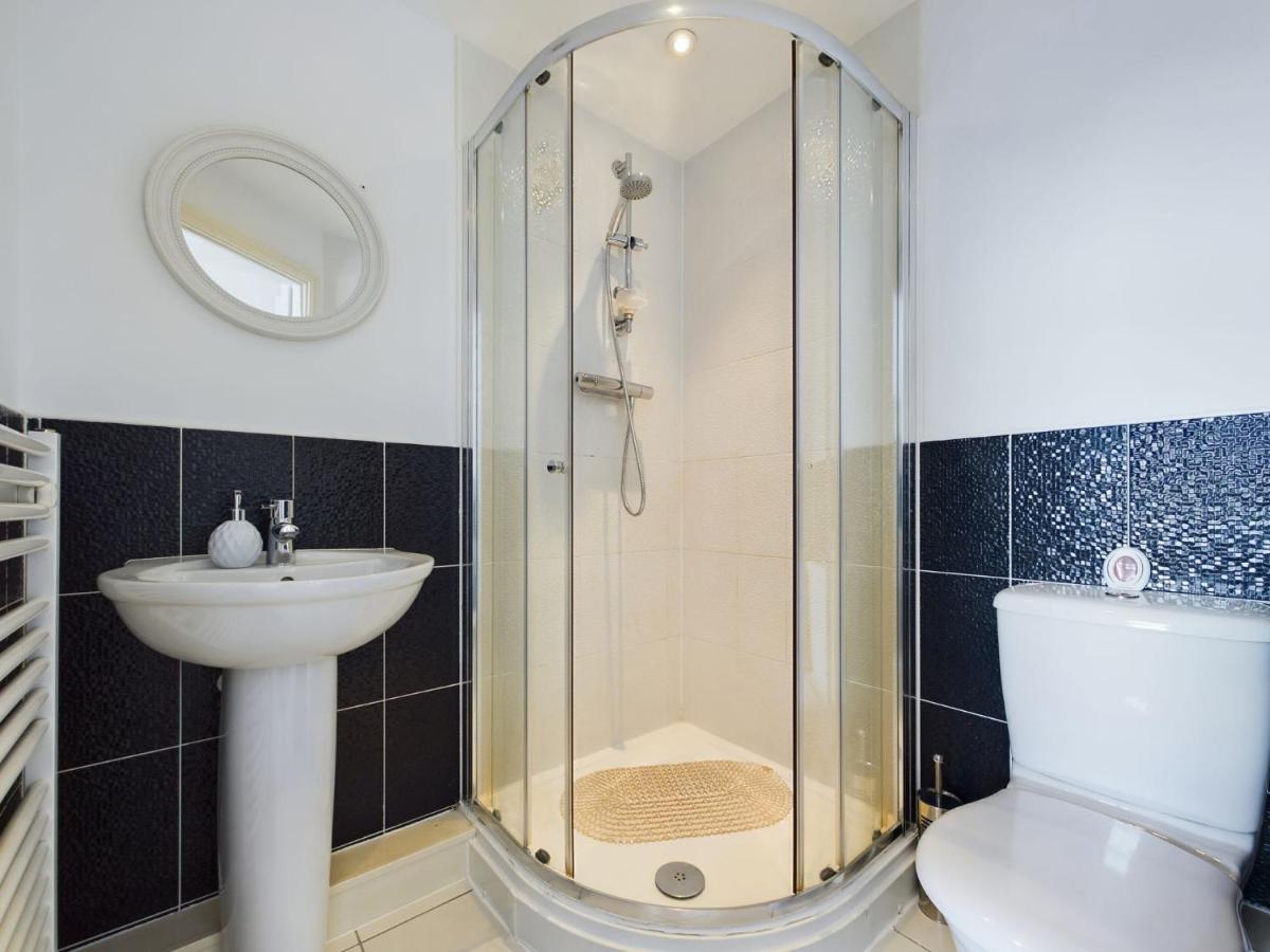247 Serviced Accommodation In Stafford- 3Br Townhouse Exterior foto